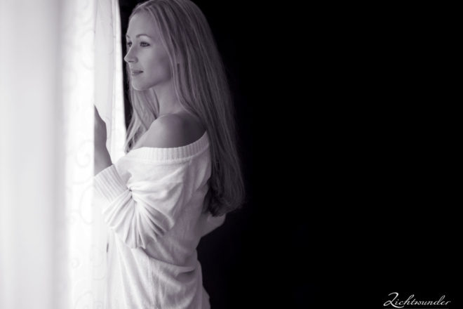 Portrait Frau Am Fenster Fotograf Bonn Koeln