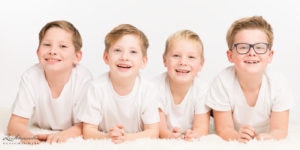 Familienfotos, Kinder, weisser Hintergrund Fotograf Bonn