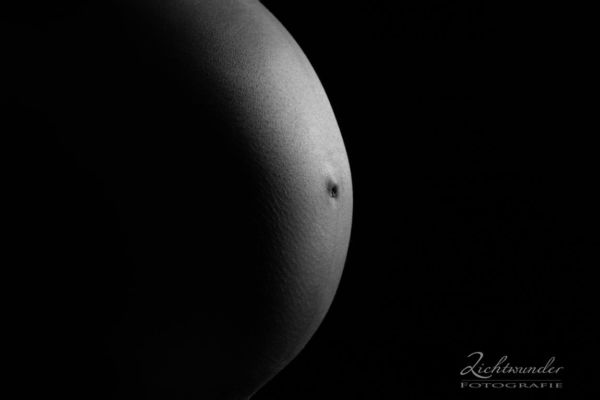 Babybauch - Lichtwunder Fotografie Babybauch Low Key Foto Babybellly, Fotostudio Lichtwunder Fotografie Bonn