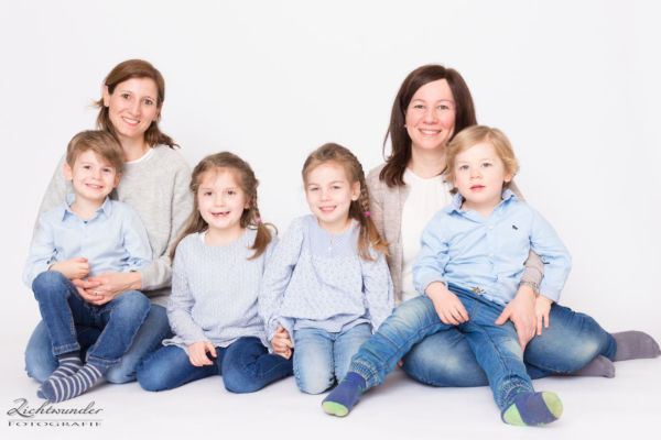 Familienfotos Fotoshooting Bonn - Lichtwunder Fotografie Bonn / Sankt Augustin Familienfoto, Mütter mit Kleinkindern, Fotoshooting, Lichtwunder Fotografie Bonn / Sankt Augustin